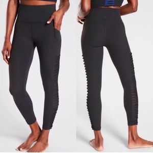 Athleta Salutation 7/8 Tight in Twist Powervita, size Small‎ Black Yoga Pants